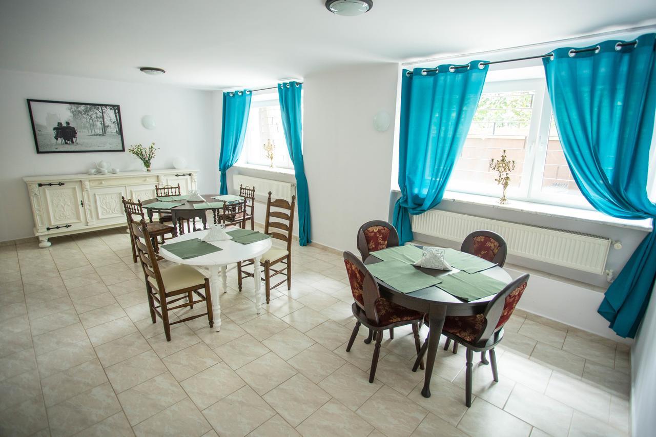 Moonriver Inn Warsaw Ngoại thất bức ảnh