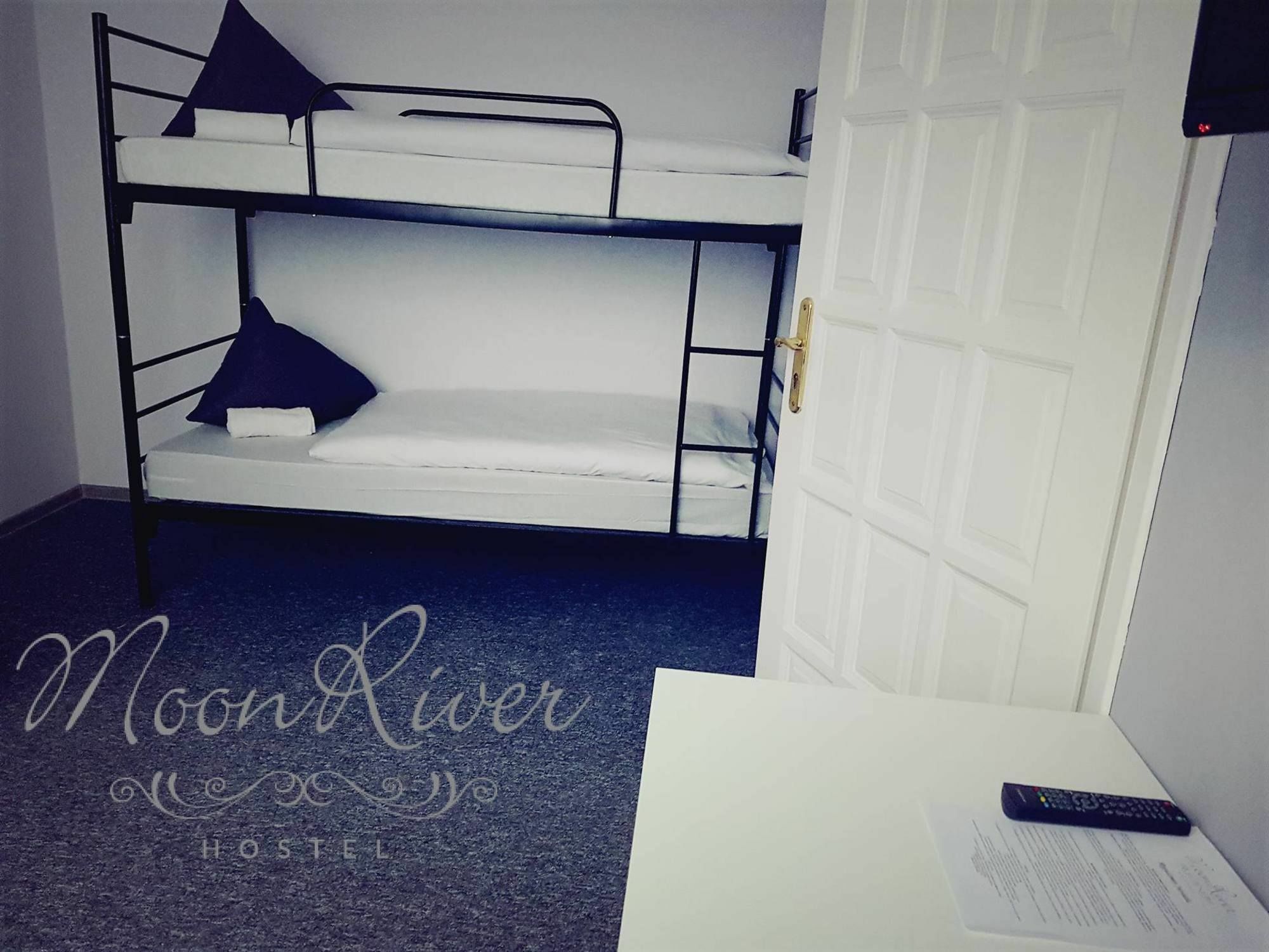 Moonriver Inn Warsaw Ngoại thất bức ảnh