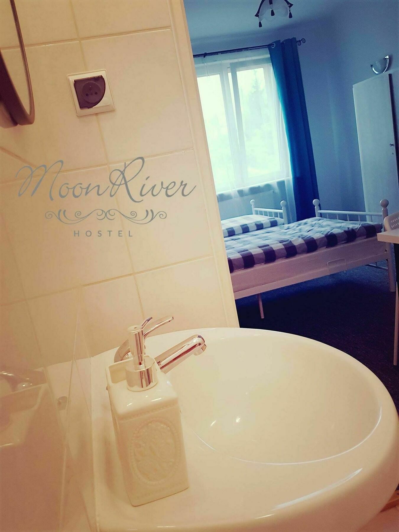 Moonriver Inn Warsaw Ngoại thất bức ảnh